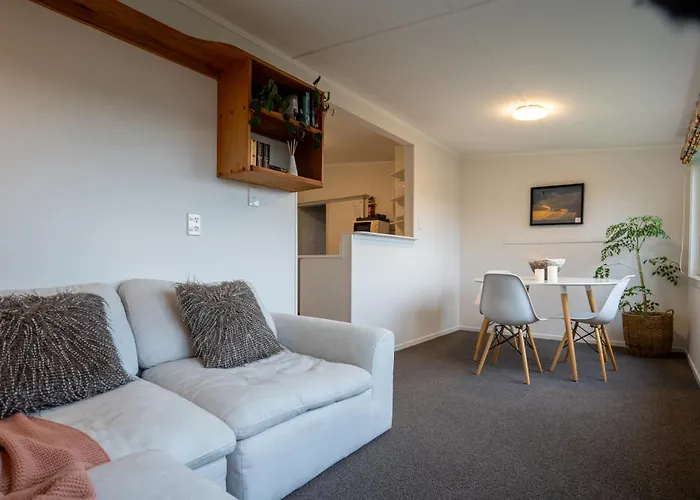 Muriwai Lodge