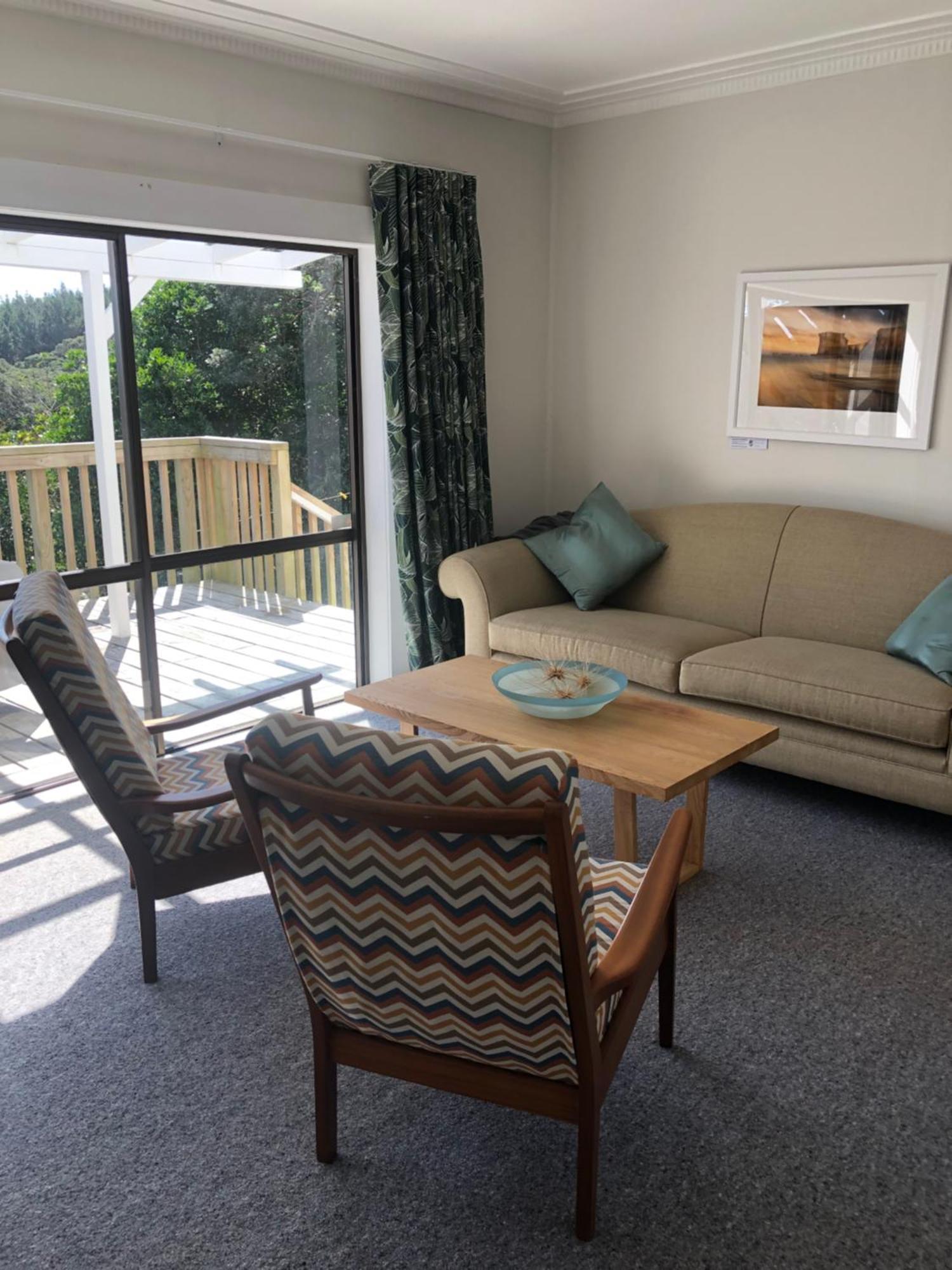 Muriwai Lodge *